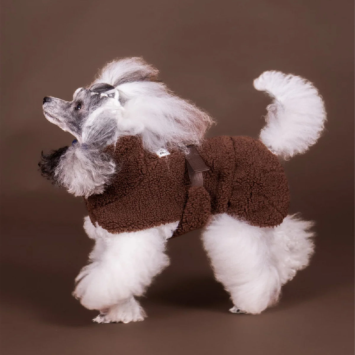 Gefütterte Hundejacke "Sherpa" in Braun von Paikka